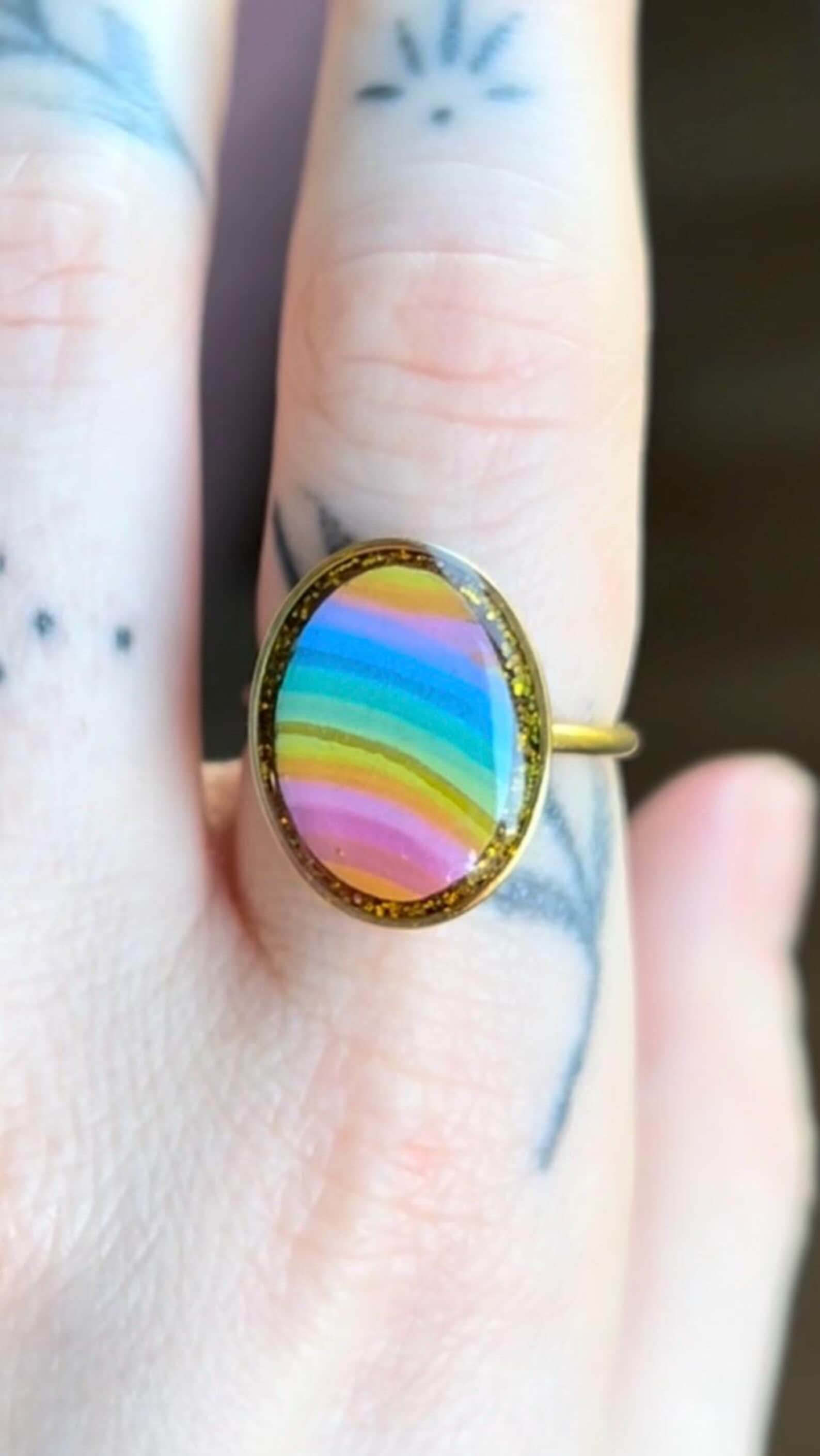 Bagues Bague Arc-en-ciel - dorée - Vue 2 sur 4