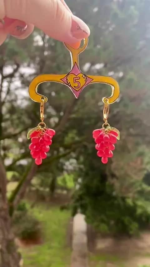 Boucles d'oreilles Boucles mini raisins framboise - Vue 4 sur 4