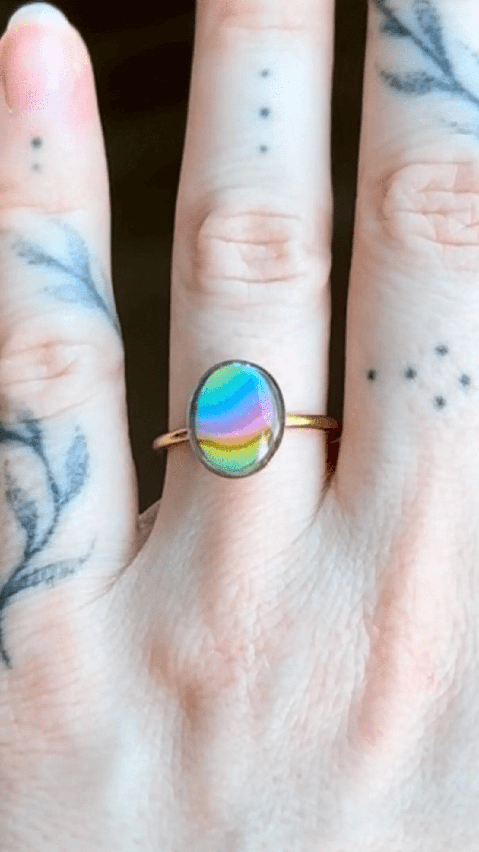 Bague ovale Arc-en-ciel - dorée - Image principale