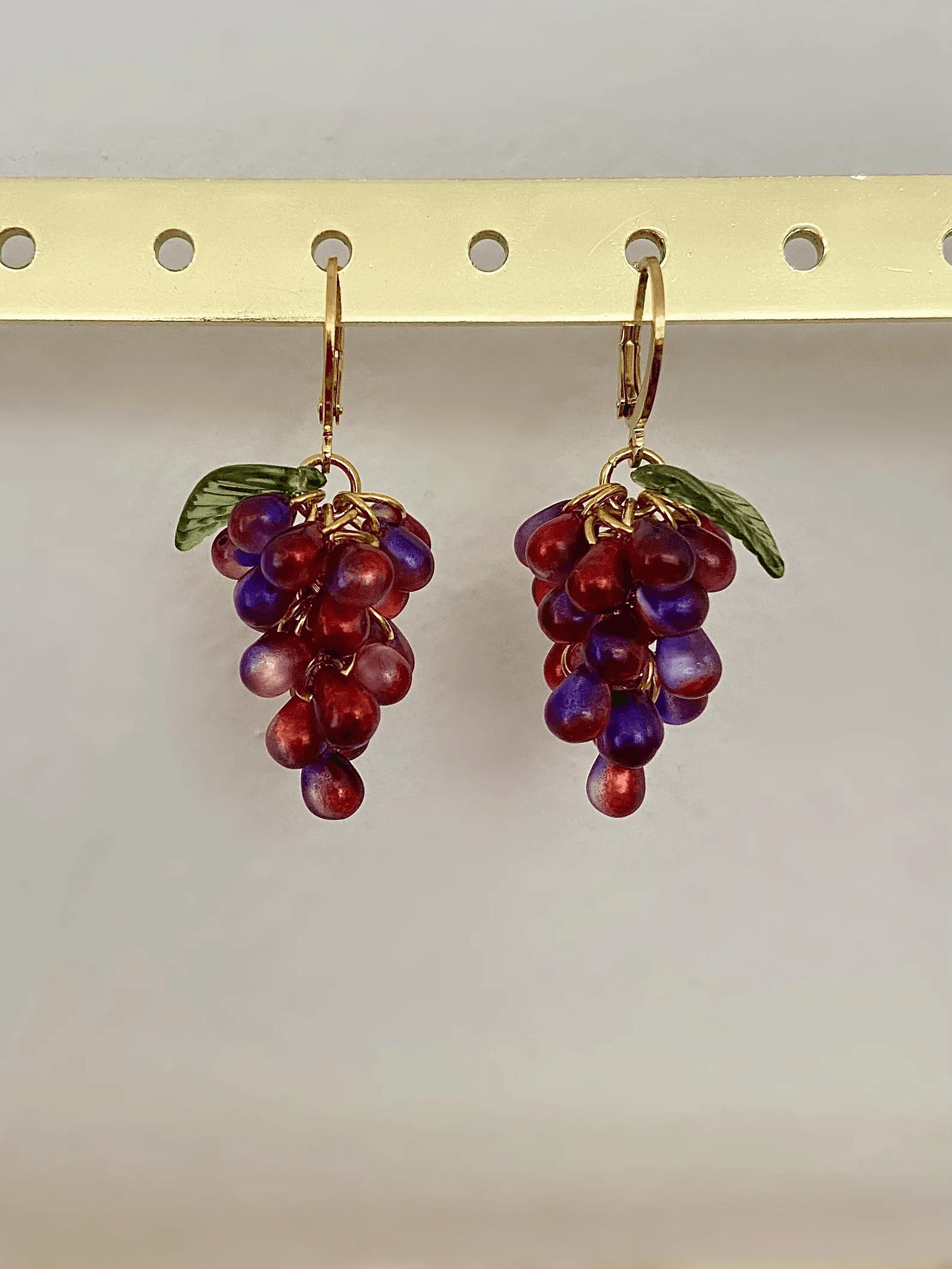 Boucles mini raisins rouge bleuté - Image principale